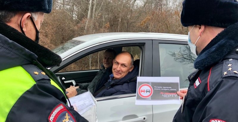 КБР. В новогодние каникулы автоинспекторы Кабардино-Балкарии напоминают водителям о дисциплине на дорогах