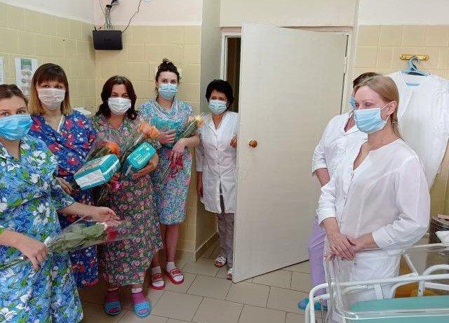 КЧР. Благочинный посетил родильное отделение районной больницы