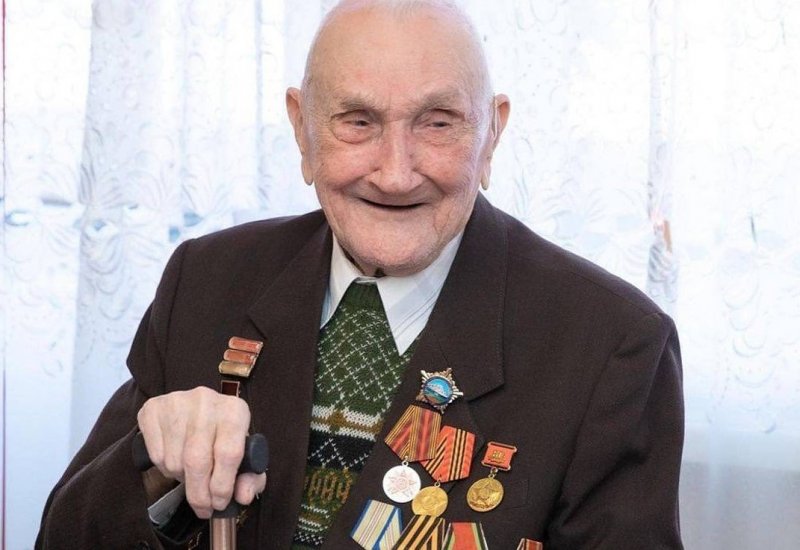КЧР. Глава КЧР Р. Темрезов поздравил со 101 годовщиной ветерана Великой Отечественной войны Афанасия Солнышкина​