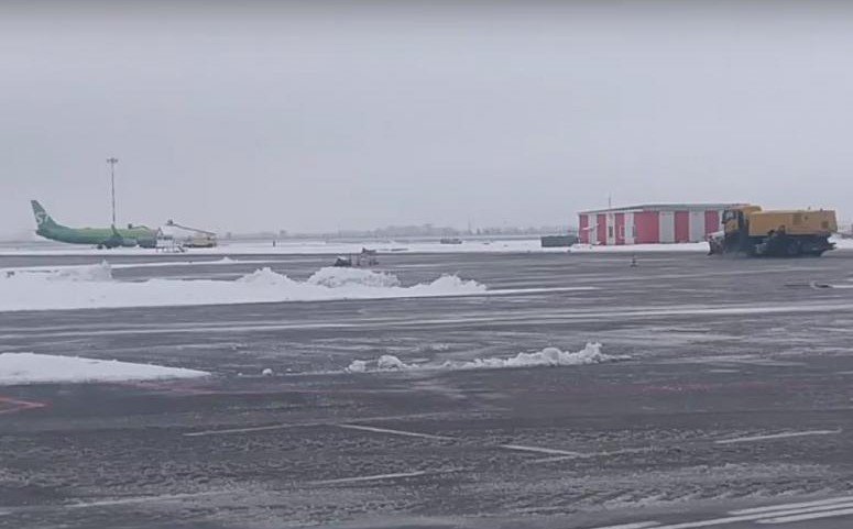 КРАСНОДАР. ​Аэропорт Краснодара закрыли из-за снегопада