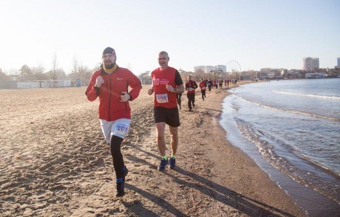 КРАСНОДАР. Анапа открыла спортивный год забегом по пляжам