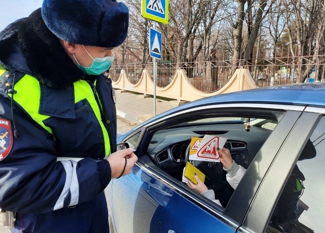 КРАСНОДАР. Госавтоинспекция Краснодарского края напоминает водителям о безопасности детских перевозок