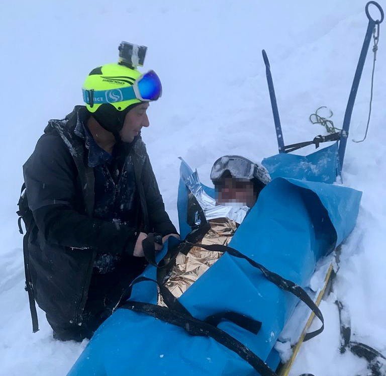 КРАСНОДАР. Лыжника с травмой ноги эвакуировали спасатели