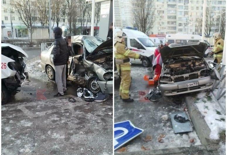 КРАСНОДАР. ​ В Краснодаре маршрутка протаранила автомобиль и сбила пешехода