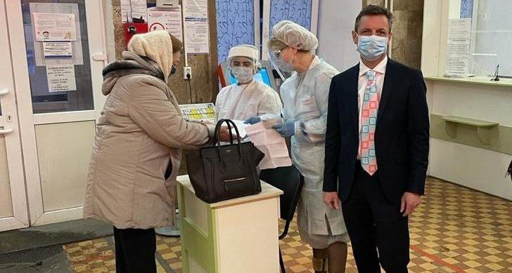 КРЫМ. Александр Остапенко проверил организацию приема пациентов в Симферопольской поликлинике №3