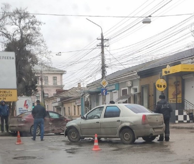 КРЫМ. "Не было дорожного знака": в центре Симферополя произошло ДТП с пострадавшими, - ФОТО, ВИДЕО