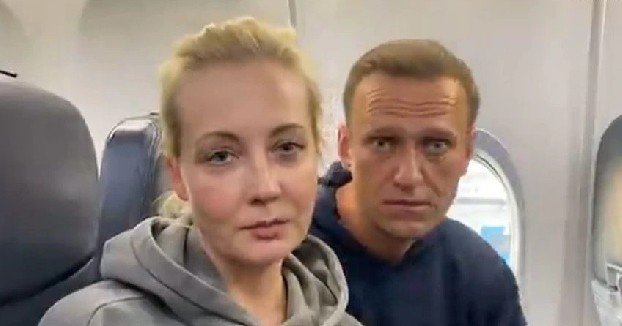 LIVE: Российский оппозиционер Алексей Навальный прилетел в Москву