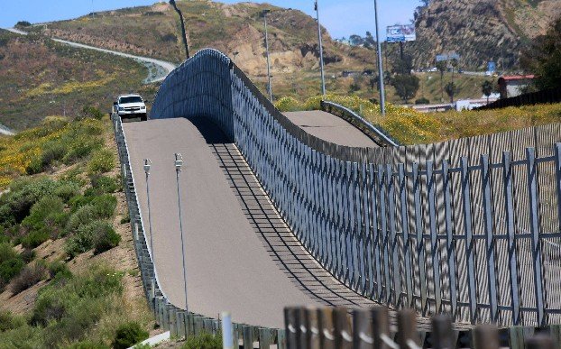 Мексика приветствовала решение президента США остановить возведение стены на общей границе