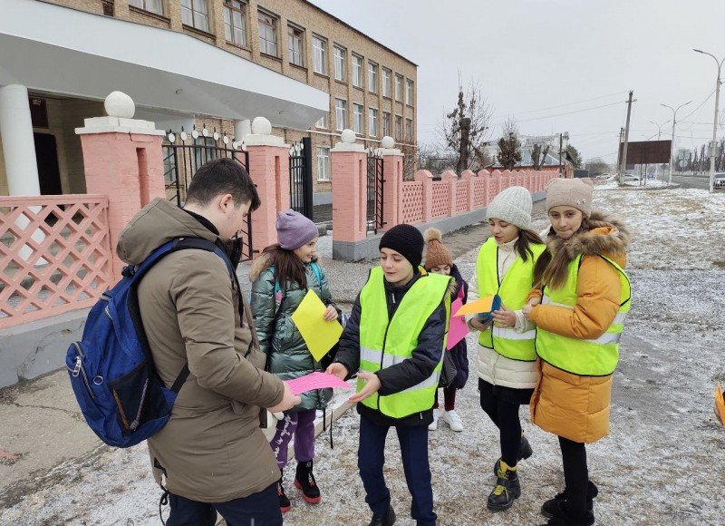 С. ОСЕТИЯ. В Северной Осетии сотрудники ОГИБДД и отряд ЮИД провели акцию «Пешеход — на переход!»