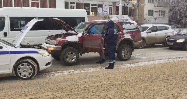 СТАВРОПОЛЬЕ. Госавтоинспекция региона продолжает следить за дорожной ситуацией в непогоду