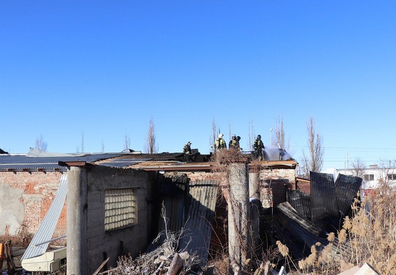 СТАВРОПОЛЬЕ. В Ставрополе произошел крупный пожар в магазине запчастей