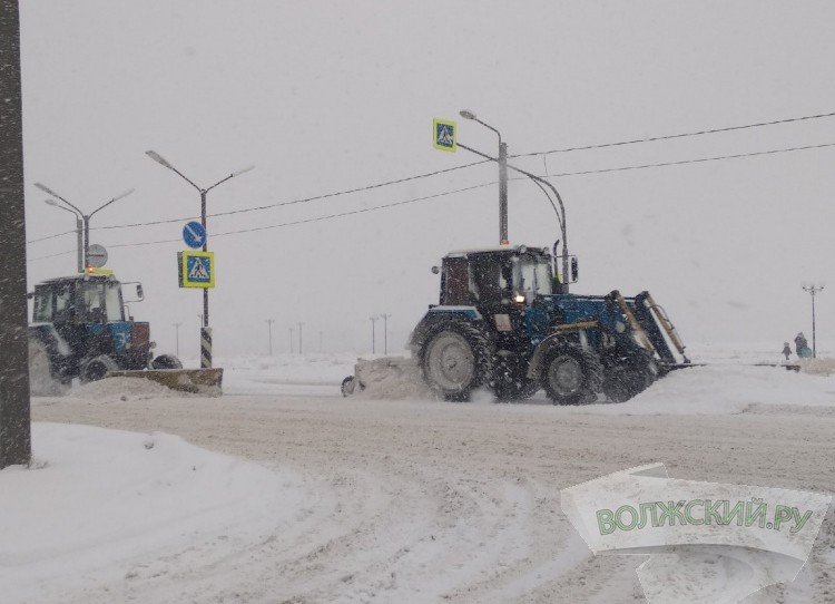 ВОЛГОГРАД. Очередной снегопад привел к коллапсу на дорогах Волгограда и Волжского