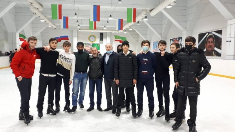 ЧЕЧНЯ. Дети из многодетных семей посетили ледовый каток в Грозном