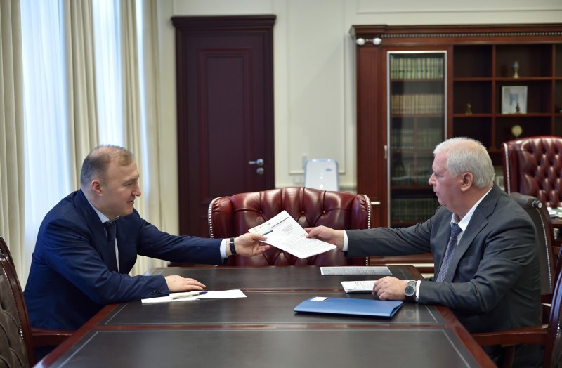 АДЫГЕЯ. Глава Адыгеи Мурат Кумпилов провел встречу с сенатором РФ от республики Олегом Селезневым