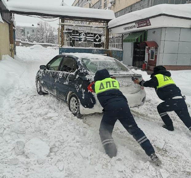 АДЫГЕЯ. Госавтоинспекция Адыгеи призывает водителей к внимательности за рулем при движении в условиях непогоды