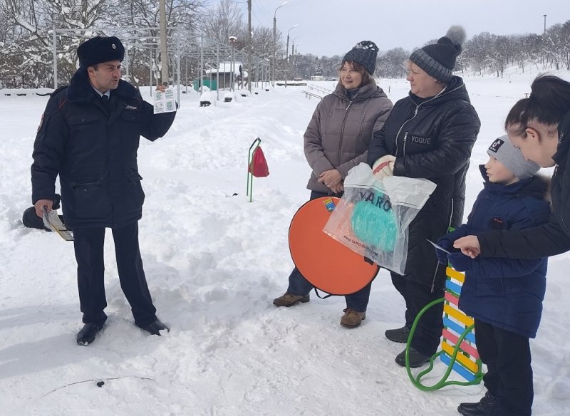 АДЫГЕЯ. Госавтоинспекторы рекомендовали детям Адыгеи выбирать для зимних развлечений безопасные места