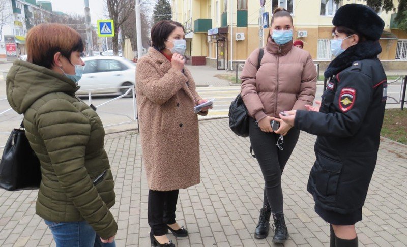 АДЫГЕЯ. В Майкопе ГИБДД и общественность провели адаптивные экспресс-курсы дорожной безопасности