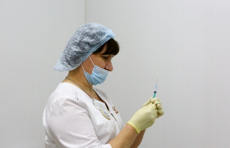 АСТРАХАНЬ. В Астрахани 81-летний блокадник поставил вторую прививку от ковида
