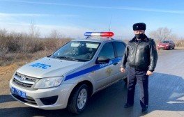 АСТРАХАНЬ. В Астраханской области полицейский помог мужчине с ампутированной ногой