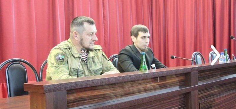 ЧЕЧНЯ. Представители отряда «Юные Кадыровцы» поздравили Росгвардейцев