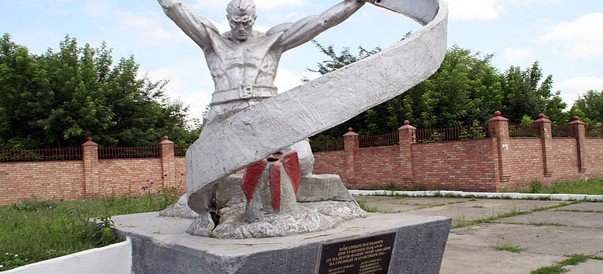 ЧЕЧНЯ. Памятник грозненским пожарным