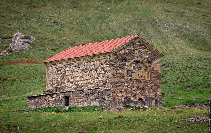 ЧЕЧНЯ. Тхаба-Ерды. христианский храм в горах Ингушетии