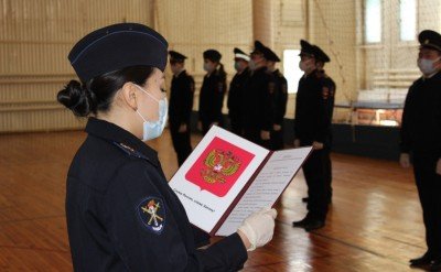 КАЛМЫКИЯ. В Калмыкии молодые полицейские приняли присягу