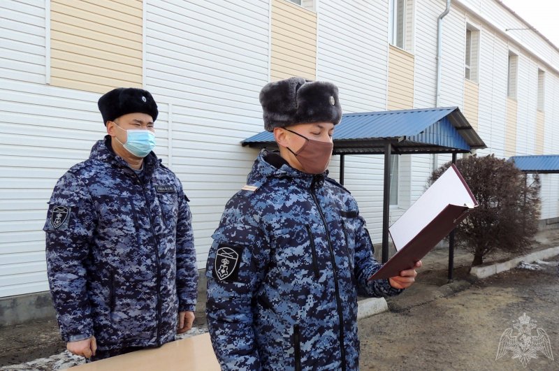 КАЛМЫКИЯ. В Калмыкии сотрудники Росгвардии поклялись в верности Отечеству.
