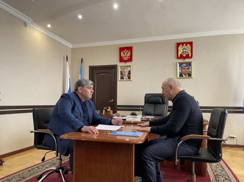 КБР. Казбек Коков провел рабочую встречу с главой администрации Эльбрусского района