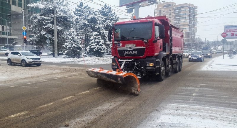 КРАСНОДАР. В Краснодаре будут всю ночь чистить дороги от снега