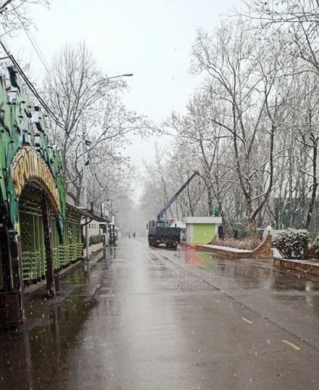 КРАСНОДАР. В парке "Солнечный остров" убирают незаконные постройки (фото)