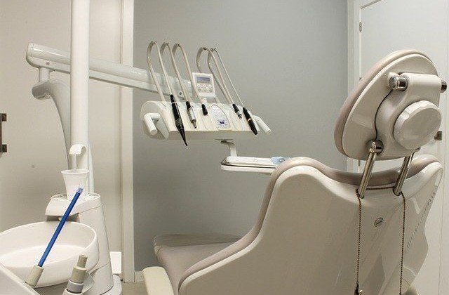 КРЫМ. В Крыму 6-летний ребенок попал в больницу с иглой в желудке после неудачного лечения зуба