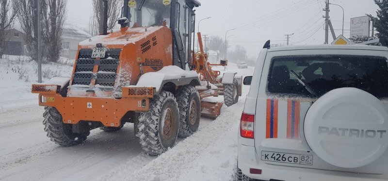 КРЫМ. В трех районах Крыма объявили ЧС из-за снегопада