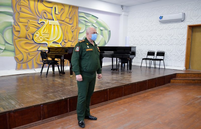 КРЫМ. Военный комиссар Республики Крым провел встречу со школьниками