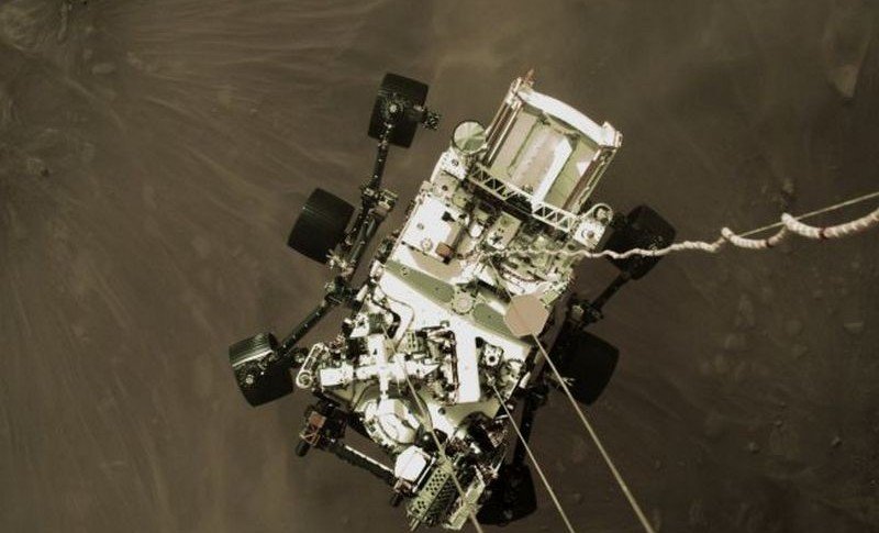 Марсоход Perseverance сделал первые цветные снимки