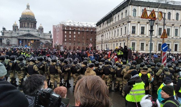 На акциях протеста в России задержали около 60 сотрудников СМИ