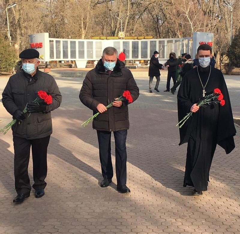РОСТОВ. На мемориале «Клятва поколений» в Батайске почтили память героев-освободителей