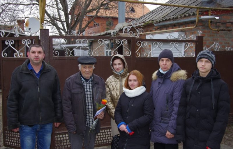РОСТОВ. Накануне Дня Защитника Отечества активисты Батайска поздравили ветеранов