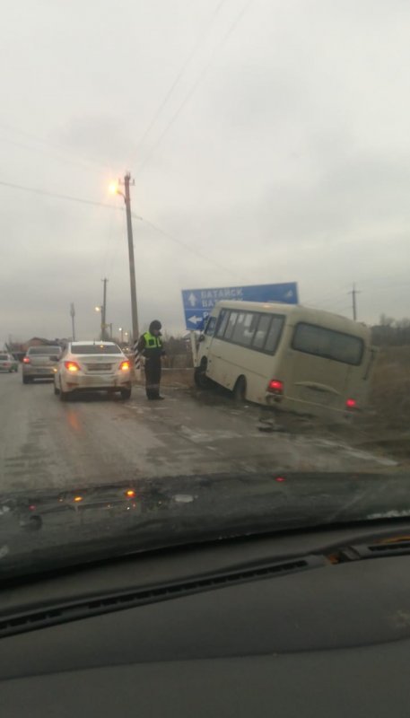 РОСТОВ. Под Батайском маршрутка вылетела в кювет