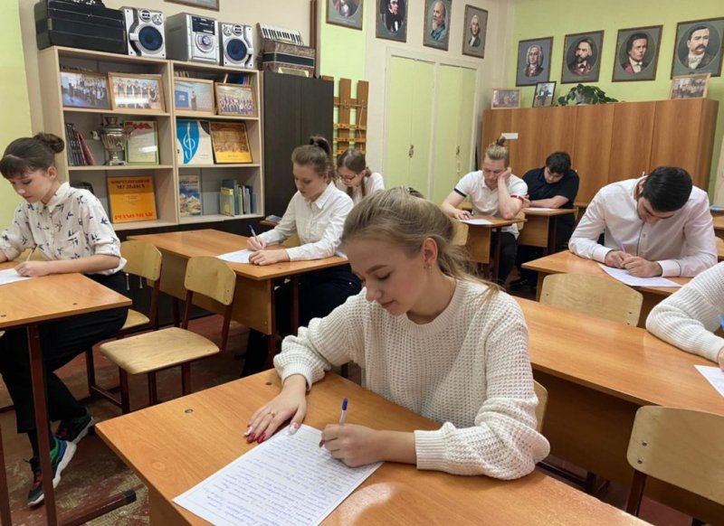 РОСТОВ. В ростовских школах прошли «Уроки мужества»