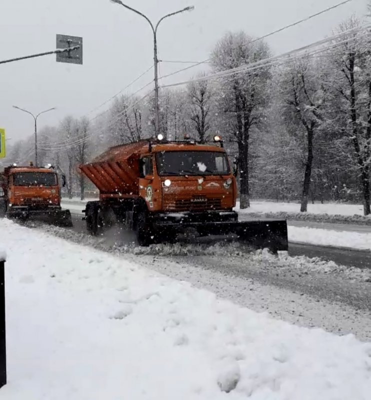 С. ОСЕТИЯ. Сотрудники «СпецЭкоСервиса» расчищают владикавказские дороги от снега