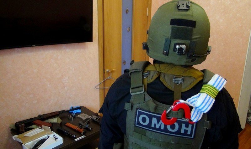 АСТРАХАНЬ. Силовики нашли в квартире астраханца склад с оружием
