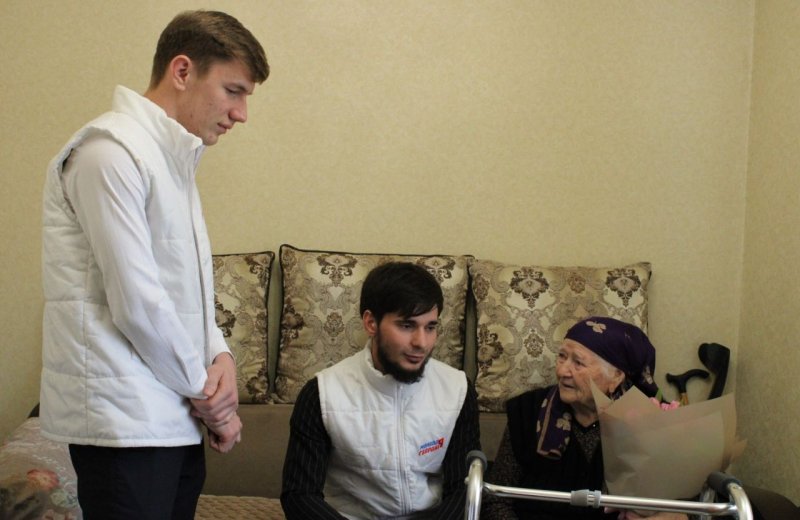 ЧЕЧНЯ. Молодогвардейцы Чечни поздравили с 89-летием труженицу тыла
