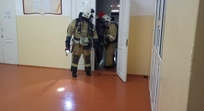 ЧЕЧНЯ. Пожарные провели ночную тренировку в грозненской общеобразовательной школе