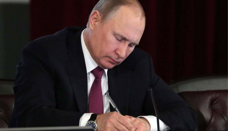 ЧЕЧНЯ. Путин подписал закон о штрафах для митингующих за неповиновение силовикам