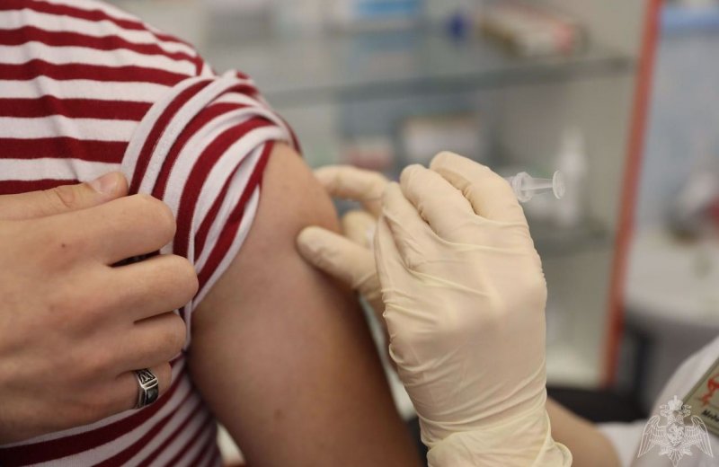 ЧЕЧНЯ. Сотрудники и военнослужащие Управления Росгвардии по Чеченской Республике проходят вакцинацию от коронавируса.