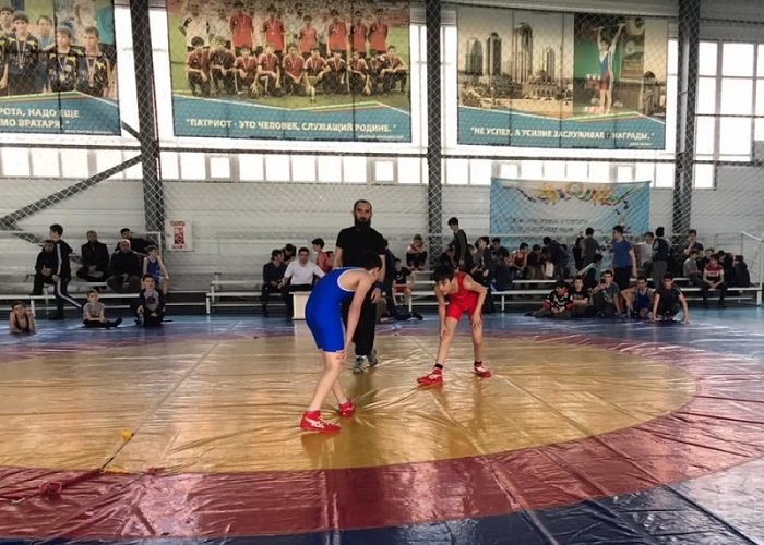 ЧЕЧНЯ. Спортивная школа Серноводского района организовала открытый турнир по спортивной вольной борьбе среди юношей