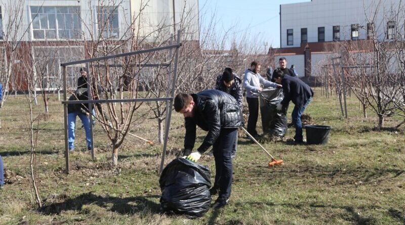 ЧЕЧНЯ.  Субботник с весенним настроением