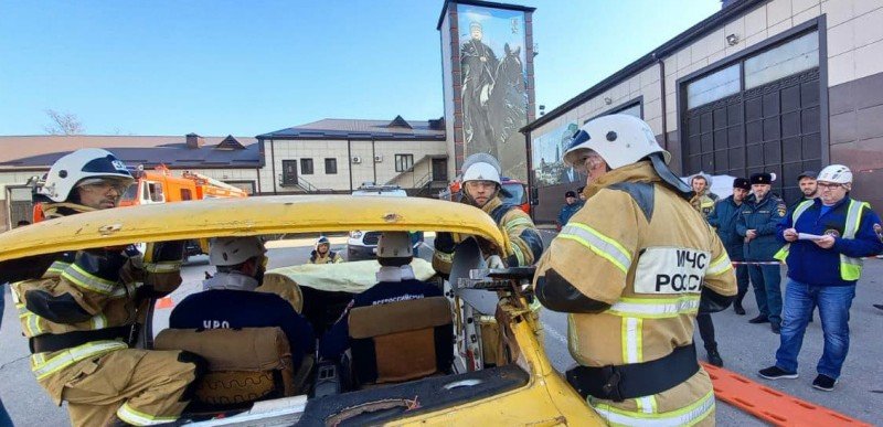 ЧЕЧНЯ. В Чеченской Республике среди пожарных прошли соревнования по ликвидации последствий ДТП