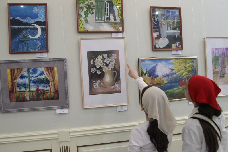 ЧЕЧНЯ. В Грозном представили художественную выставку «Красота живет повсюду»